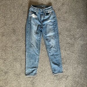 American Eagle Mom straight jeans